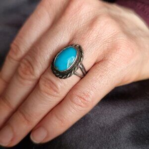 Vintage 1960's-1980's Native American 925 Sterling Silver Genuine Turquoise Ring